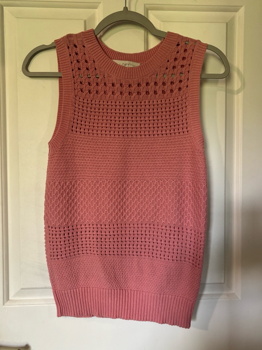 EUC LOFT Pink/Coral Crochet Knit Sleeveless Sweater. Size XS. Adorable!